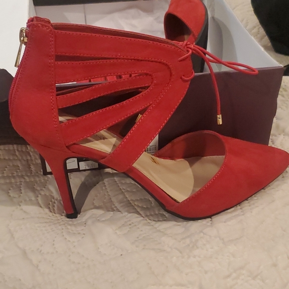 Red Heels - Picture 4 of 5
